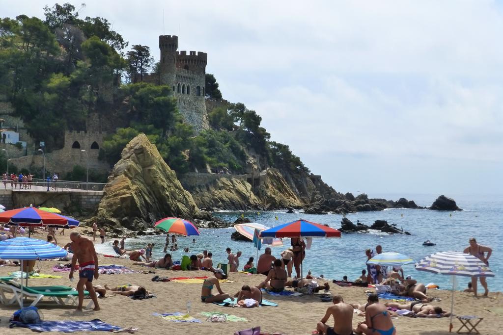 Sant Jordi Plaza Espana Lloret de Mar Rum bild